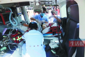 9月29日焦点图：南宁一醉汉爬上车顶练起蛤蟆功