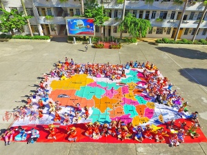 10月1日焦点图：南宁各大客运站人头涌动