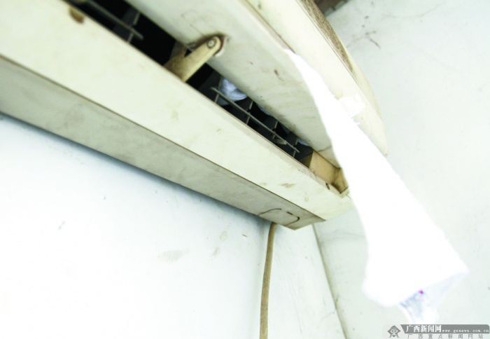 空调污染说 实验演示 10小时将白毛巾吹成黑毛