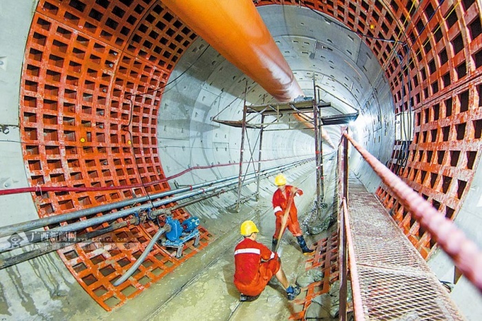 <em>8月27日</em>焦点图: 小三 上门谈判 原配当街掌掴_