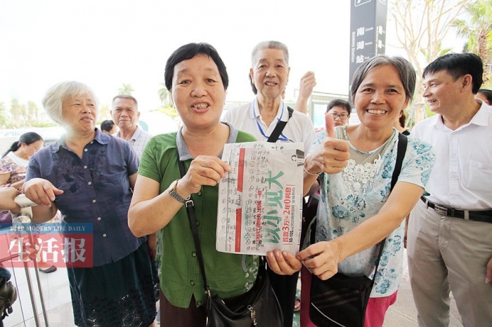 地铁试运行热闹堪比春运 市民感受家门的新速