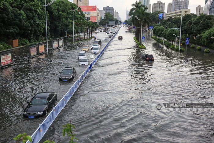 南宁暴雨图片_昆明暴雨图片_太原暴雨图片