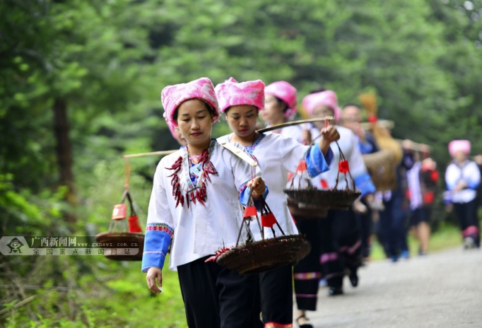 高清组图:龙胜壮寨欢度火红"辣椒节"