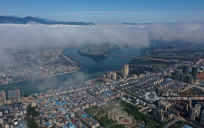 图为航拍的广西柳州市融安县县城美景.广西新闻网通讯员 覃庆和 摄