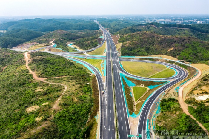 松旺至铁山港东岸高速公路通过交工验收-广西新闻图集