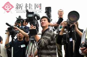 【媒体报道】新华 法治教育进校园 携手护航青春路