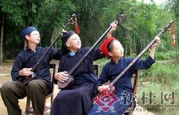 天琴世家有传人 三代同台展身手