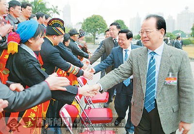 曹伯纯讲话 陆兵主持 广西新闻网-广西日报南宁讯(记者赵歧阳)自治区