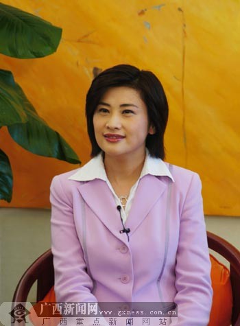 吴小莉接受广西媒体记者专访组图