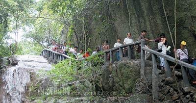 > 正文    "五一"黄金周,野性而原始的广西浦北县五皇山自然风景区