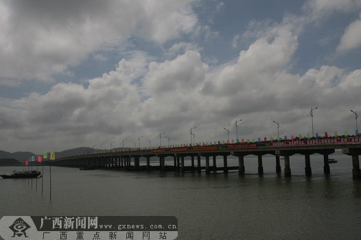 防城港市港口区西湾跨海大桥.邓昶摄