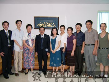 越南驻华大使陈文律首访荷花杂志社组图