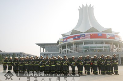 南宁消防在会展中心实战演练 20分钟扑灭大火