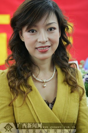广西第一人造美女莫菲兰进军影视圈扮演侗族姑娘