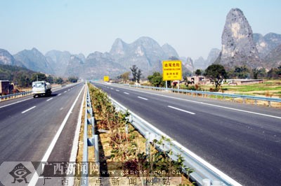 风景如画耀八桂 桂梧高速公路平钟段即将通车