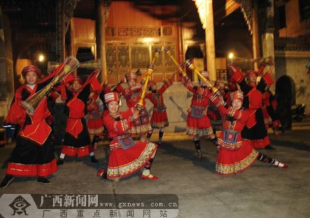 恭城传统的瑶族舞蹈.