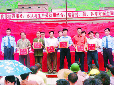 广西 正文 近日,忻城县遂意乡党委,政府召开全乡干部群众大会