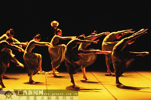 在自己的“麦田”里舞蹈 记广西本土现代舞社团-广西新闻网