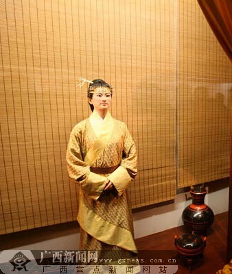 网媒记者参观湖南省博物馆 感受湘楚文化精髓