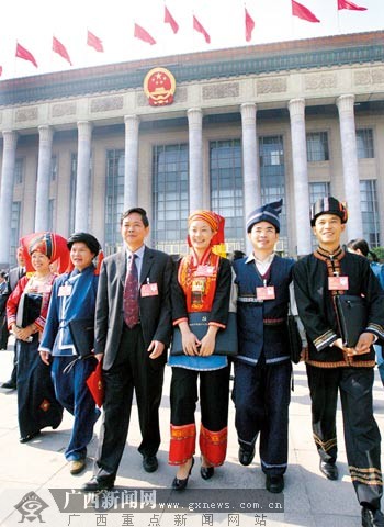 十七大闭幕 广西代表谈学习宣传贯彻十七大精神