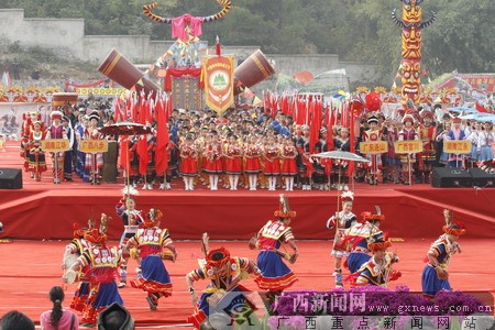 南岭欢歌唱响恭城 第九届中国瑶族盘王节开幕-广西新闻网