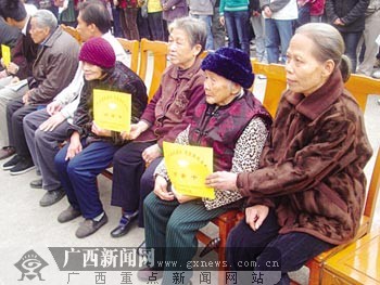 南宁城区探索新居家养老模式 有偿与志愿服务