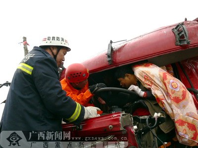 胡明军 蓝碧生)1月15日,广西崇左市扶绥县苏圩镇路段发生一起交通事故