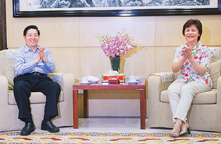 郭声琨会见中国驻柬埔寨大使张金凤(图)