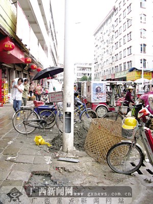 平果县发生路灯电杆漏电事故 一行人触电身亡