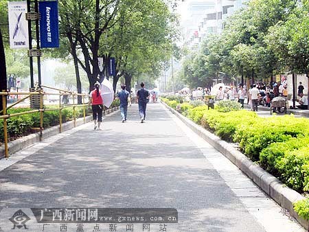 移动奥运圣火广西行实况图片接龙 志愿者现场