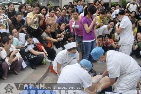 广西开展灾害及突发事件急诊演练 百名医护现