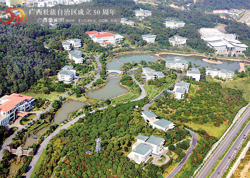 南宁:满城绿色眼底来