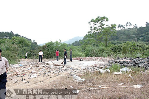 唐辉吉)5月8日上午,钦州市钦北区大寺镇一家烟花爆竹厂发生爆炸事故