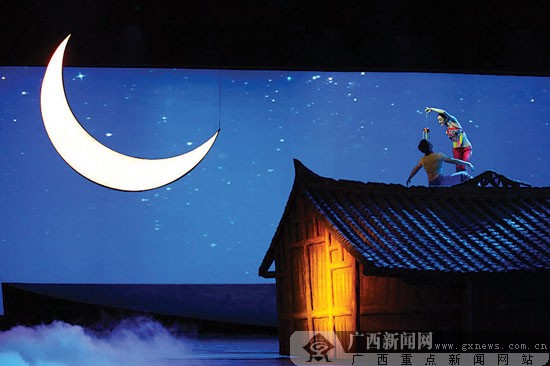 广西《绣球飞》首次亮相 浪漫风情倾倒观众(组图)