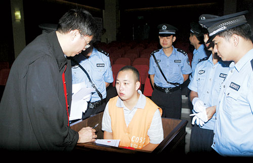 图为兰新诚在二审法庭上.