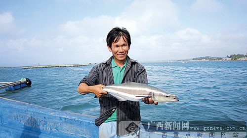 广西第一个大型深水抗风浪养殖项目试投产成功