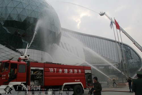 武警南宁市消防支队联合广西科技馆开展消防演习-广西新闻网