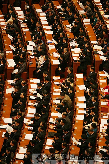 [原创]广西代表团审议《选举法修正案(草案)》