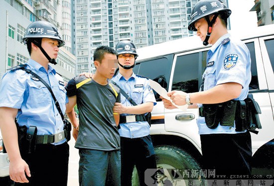 柳州民警方华被称"最牛警察 中枪后仍紧抓杀人犯