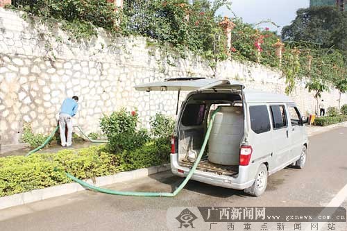 私接消防栓取水被抓现行 工地负责人称因用水