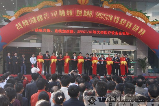 右江民族医学院附院四大新型先进医疗设备同时