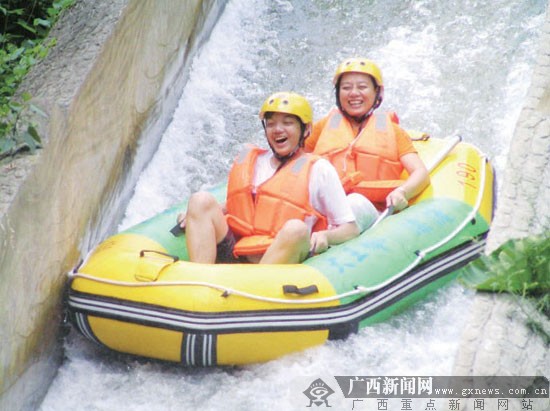 广西百色高中一男生猝死教室中 家长质疑曾遭