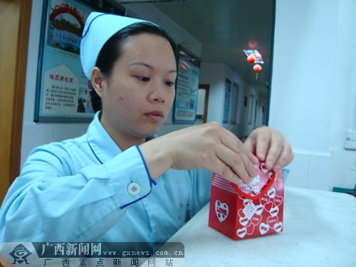 八医院实施优质护理服务示范工程亮点纷呈_健