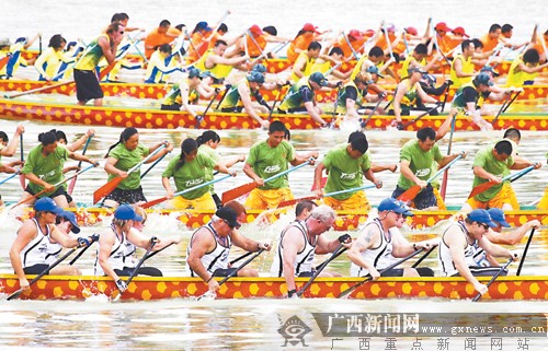 第七届中国水城南宁国际龙舟邀请赛开幕