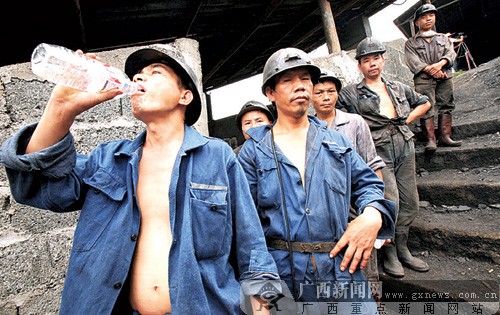 合山煤矿事故两被困者获救 奇迹的背后:生命至上 手机广西网