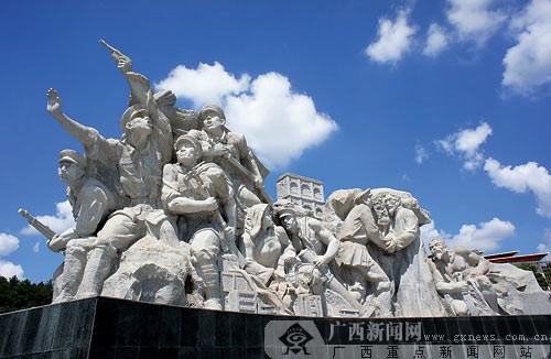 烈士陵园里的百色,龙州起义纪念碑(副雕一).