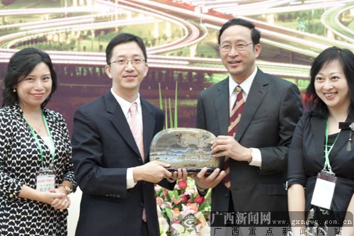 香港青年联会代表团来桂 桂港共同推进绿满西江-广西新闻网