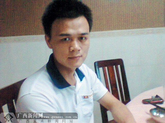 首页要闻 > 新闻详情  临高县委书记陈创福(左一)等领导看望慰问伍