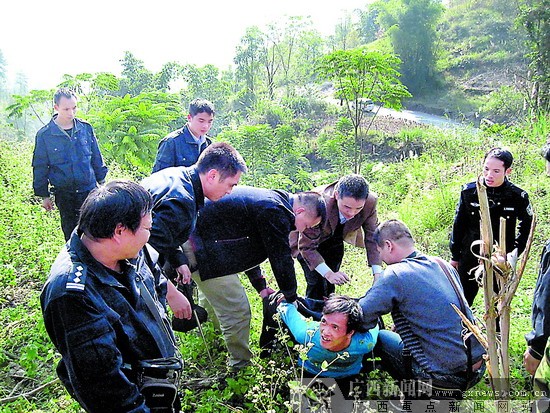 南丹一男子因相好拒绝私奔 挥刀捅4人致1死3重伤-广西新闻网