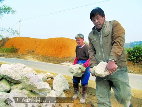 ... 车祸 村民倾其所有修路击破"闹鬼"传言-广西新闻网